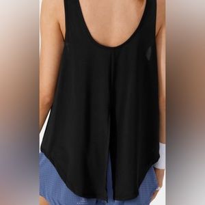 HALARA tank top with split back .